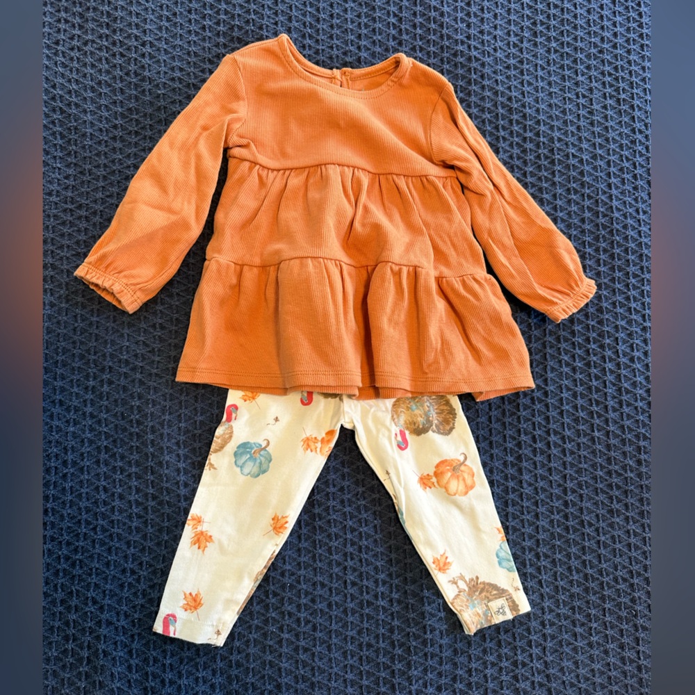 Burt’s Bees Peplum Top and Leggings Thanksgiving Outfit